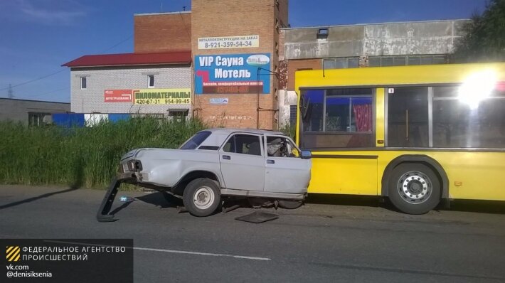 В ДТП с рейсовым автобусом в Оренбургской области пострадали 14 человек