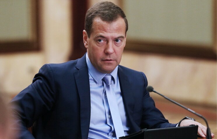Медведев поздравил российских оружейников с профессиональным праздником